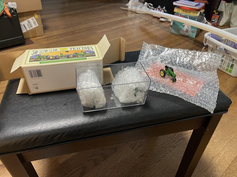 ~50-520-530 JOHN DEERE тракторов 1/64 набор No 3 Внутренняя открытая коробка - Изображение 2 из 4