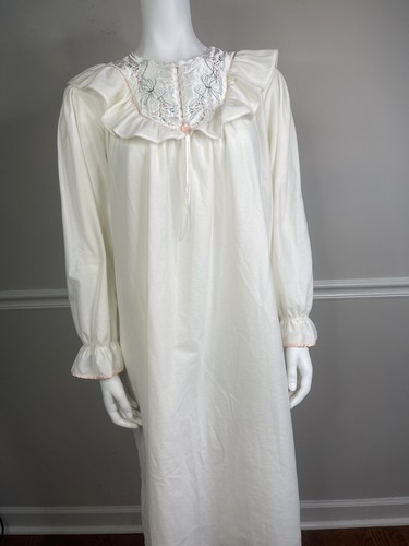 Vintage Sears-Carriage Court Soft Ruffle Nightgown Large Ivory Prairie Cottage - Picture 11 of 11