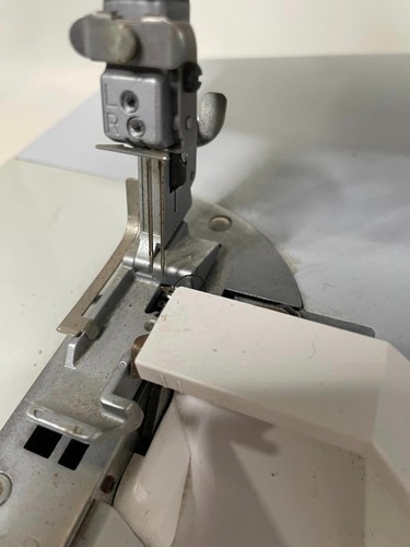 Elna Lock Pro 4 DE Overlock Machine 110V Used (G-37) - Bild 6 von 10