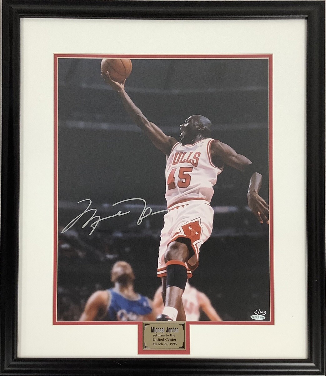Michael Jordan Signed Photo 16x20 LE Chicago Bulls HOF Autograph