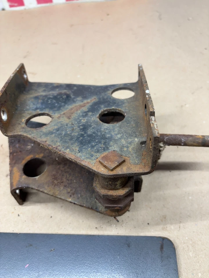 1967 1972 1971 K5 Chevrolet Gmc BLAZER JIMMY K5 K10 POWER BRAKE BOOSTER BRACKETS - Image 4 of 4