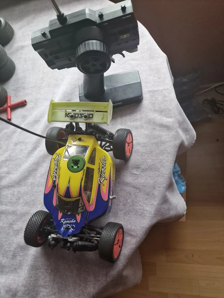 KYOSHO MINI INFERNO 4WD RC BUGGY 1/18 - Bild 2 von 4