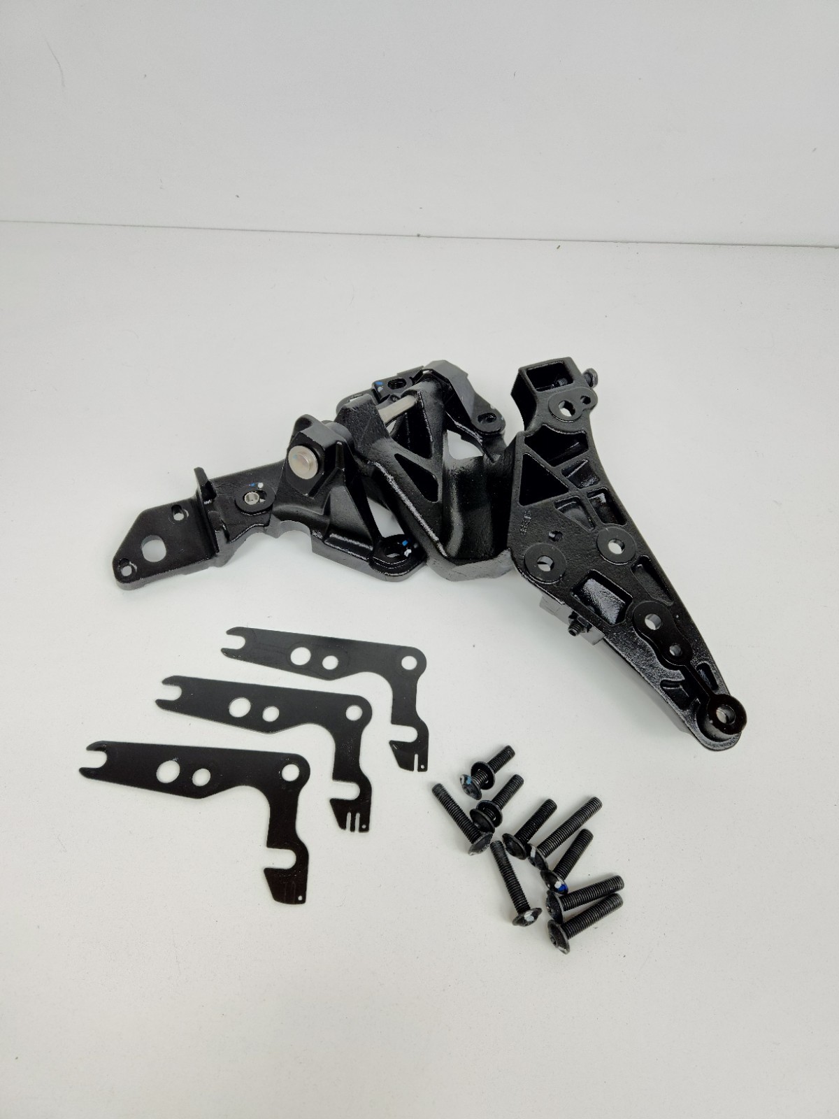 2015-2016 MCLAREN 650S SPIDER FRONT LEFT DRIVER SIDE DOOR HINGE BRACKET MOUNT 