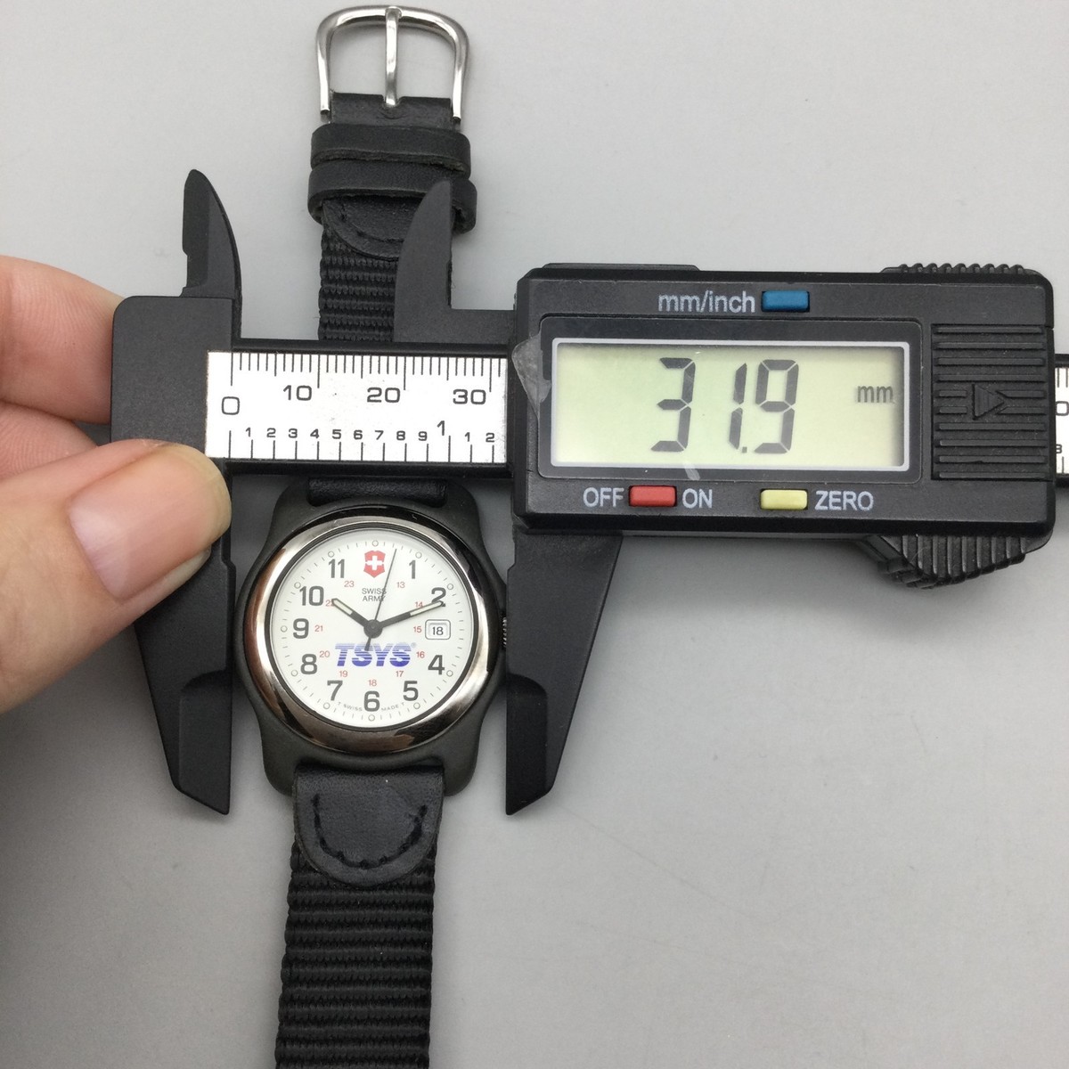 VICTORINOX SWISS ARMY Women’s Vintage Swiss Military Wristwatch Works New Batt Victorinox Swiss Army Renegade Watch Women main image 3