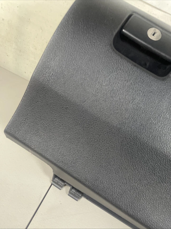 Toyota Highlander 2010-2013 compartimento de guantera negro Foto 3 de 4