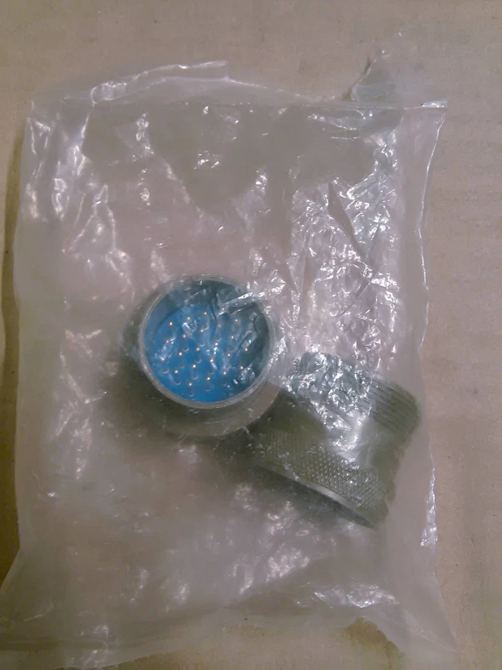 Amphenol, MS3106B-24-28P, MS3106A24-28P, Plug Circular Connector #16 - Image 2 of 3