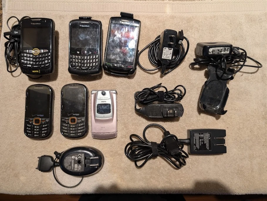 Lot Collection 6 Téléphones Portables Vintage – Nokia 8310, 3310 Et Autres