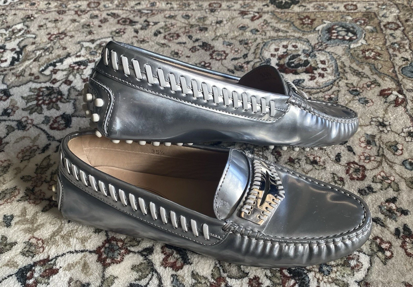 TOD’S Mocassini slip on Tod's in pelle argento metallizzato con dettagli a punto frusta taglia 35 5