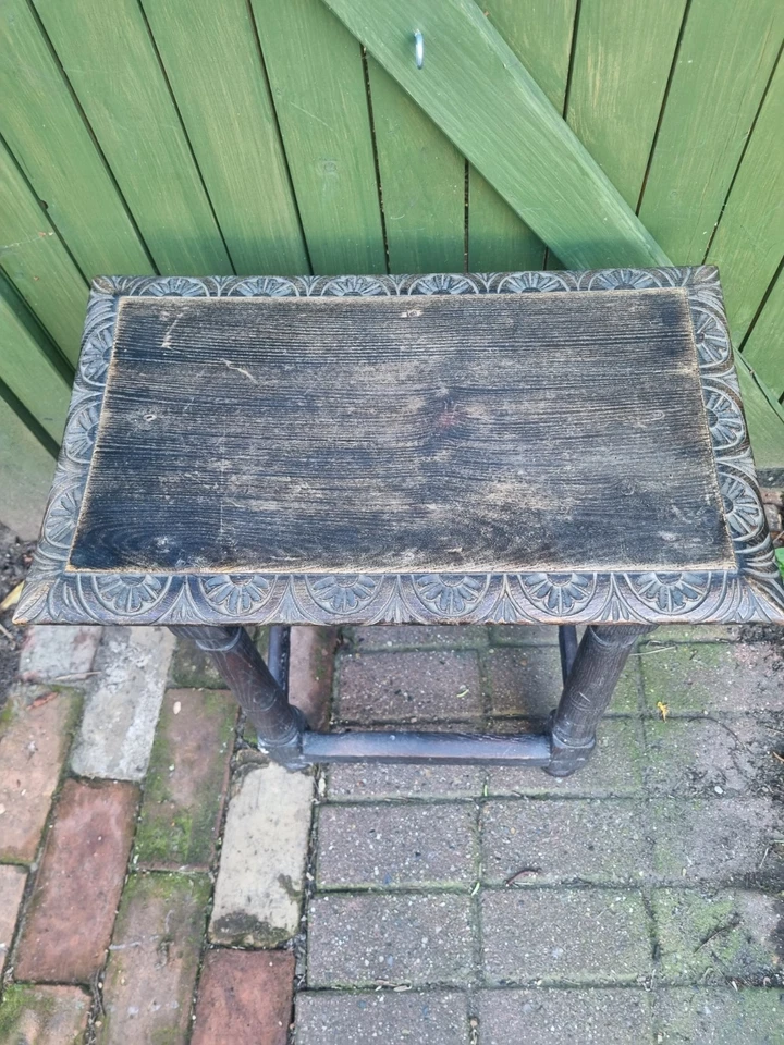 Taburete de roble o ataúd siglo XVII C 1630 con marca de fabricante Foto 3 de 4