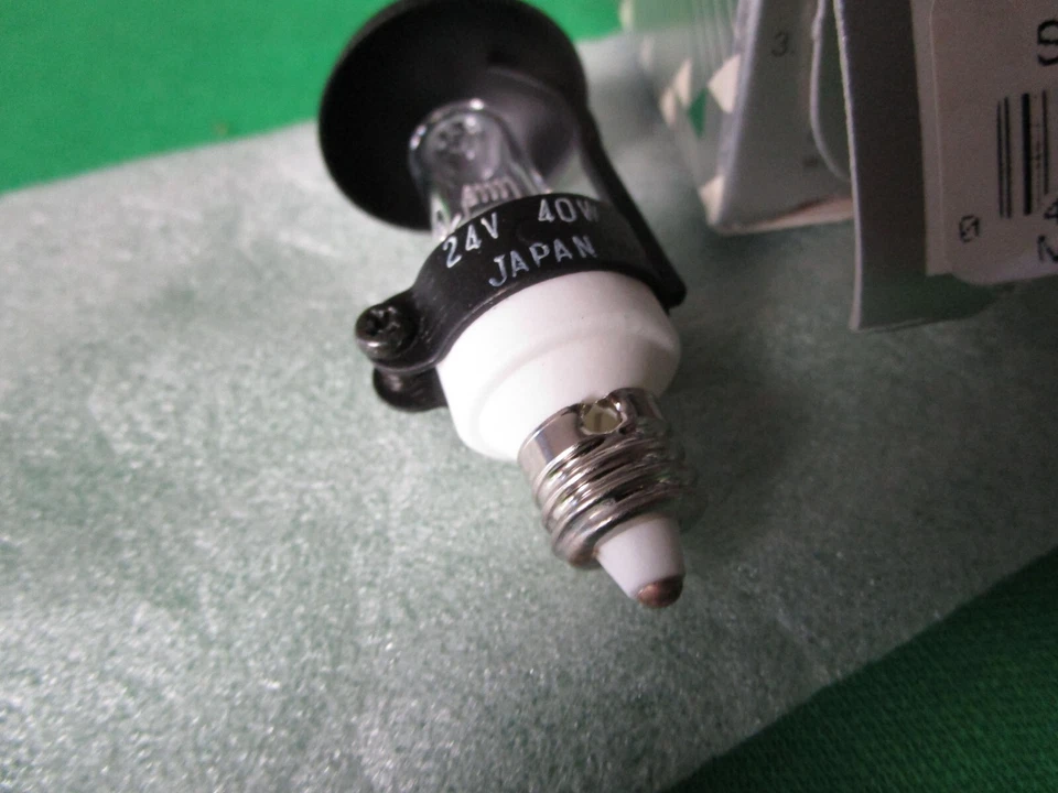USHIO BULB SM-A101028 #8000314 24V 40W 210 MADE IN JAPAN - Image 3 of 3