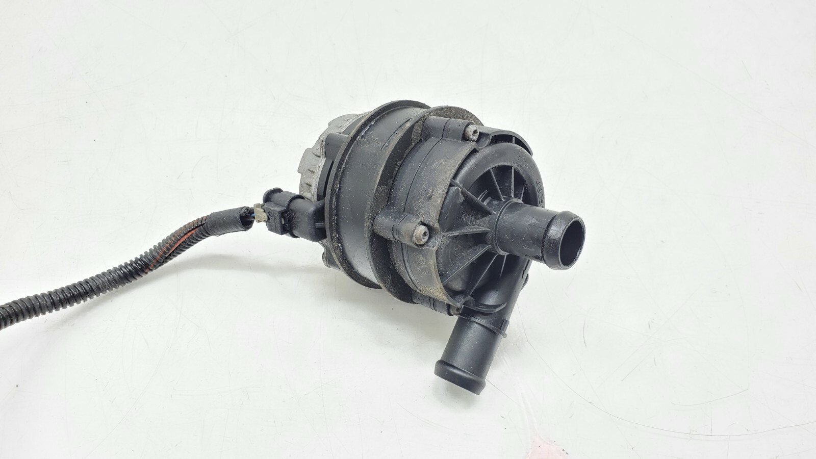 2014-2017 MASERATI GHIBLI S ELECTRIC WATER PUMP W/ AUXILIARY WIRE HARNESS OEM.