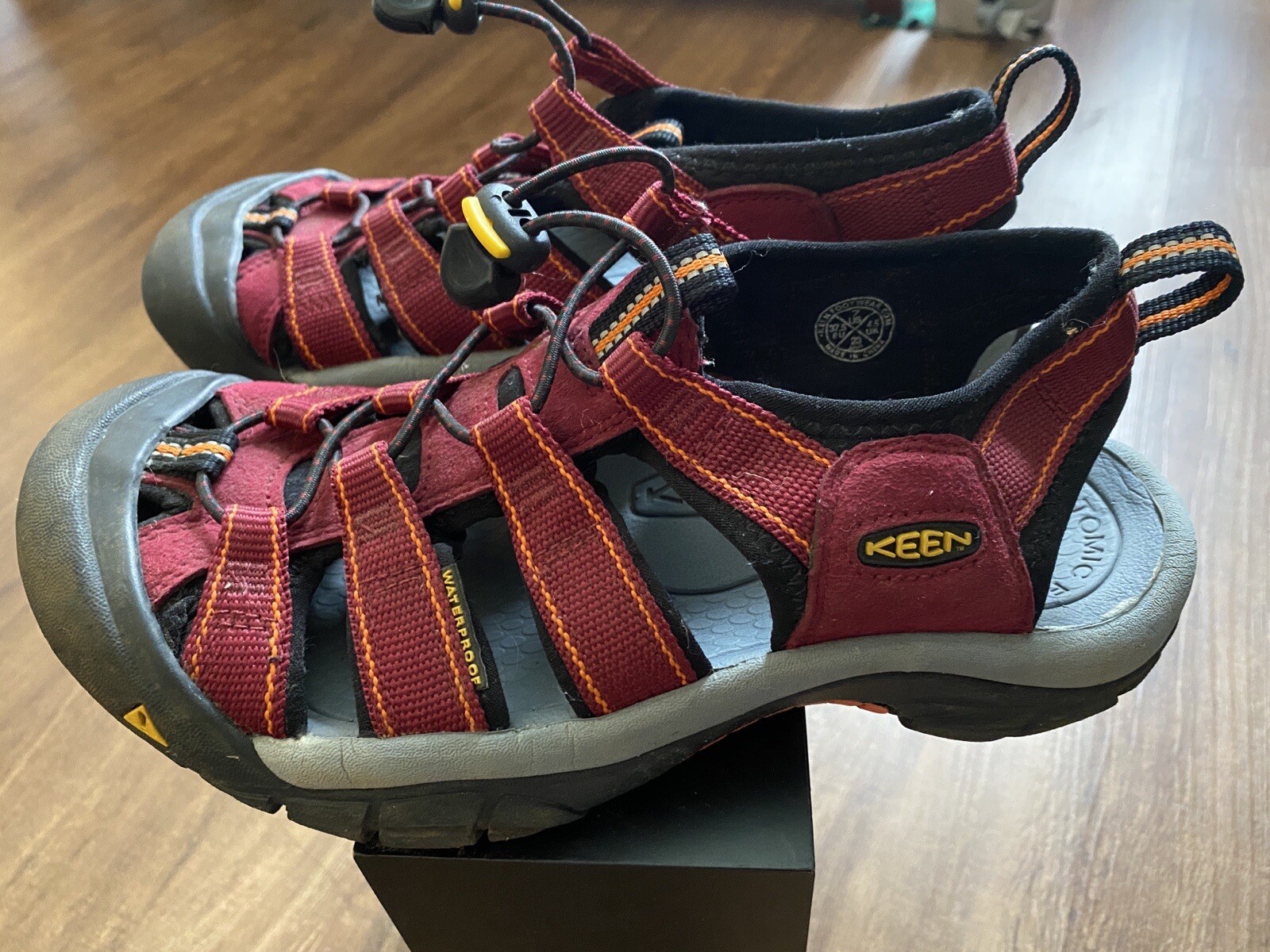 Keen Newport sandalo donna taglia 7 M rosso sandalo sportivo sportivo acqua