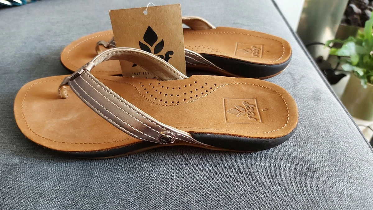 Reef rose hot sale gold flip flops