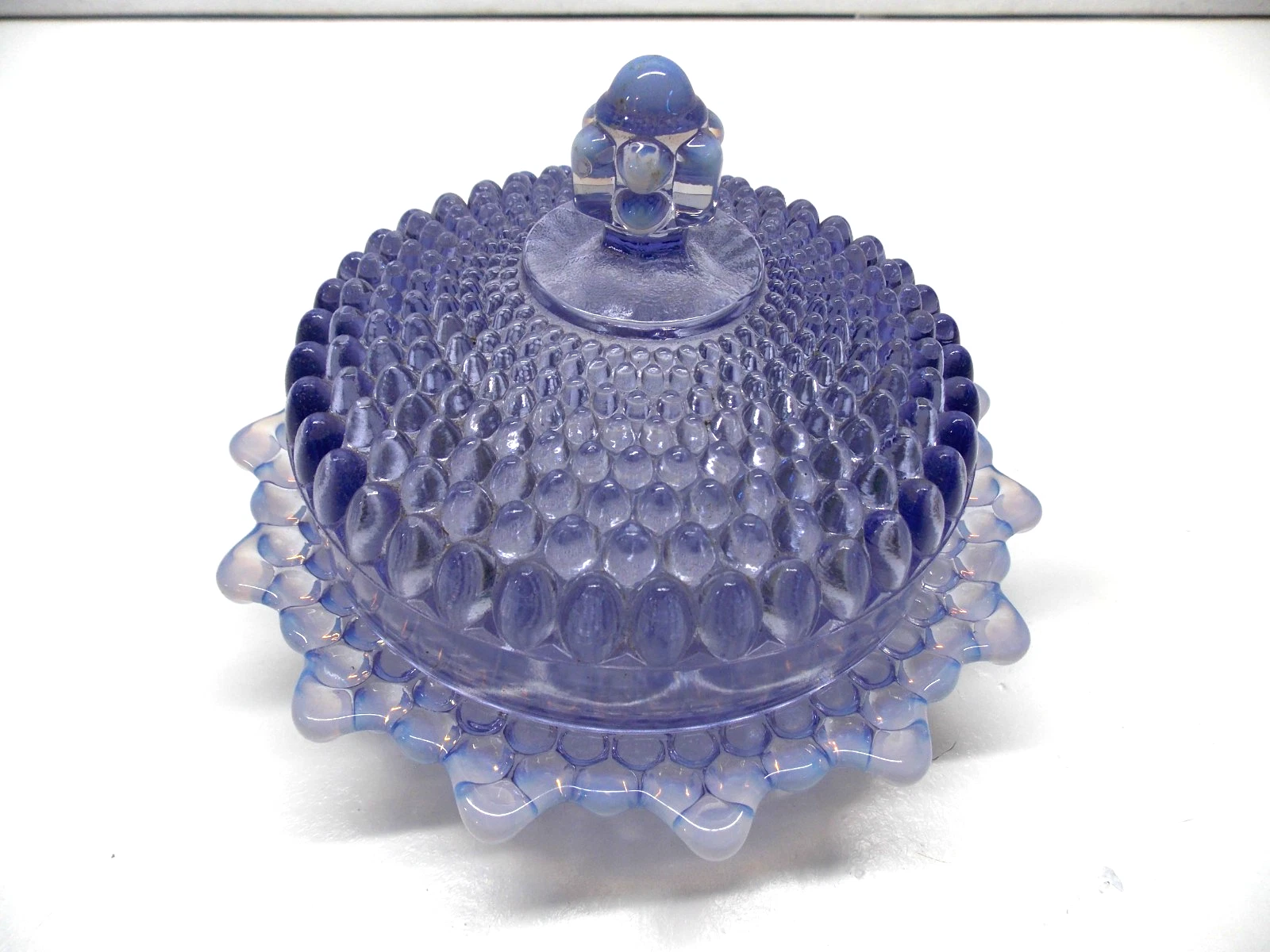 VINTAGE WESTMORELAND OPALESCENT LILAC GLASS HOBNAIL COVERED BUTTER DISH *
Opens in a new window or t