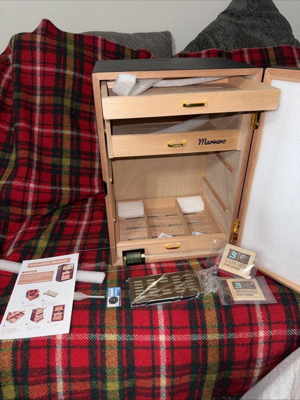 Marvero Cigar Humidors, Cedar Wood Humidor with Digital 300 Count As Is