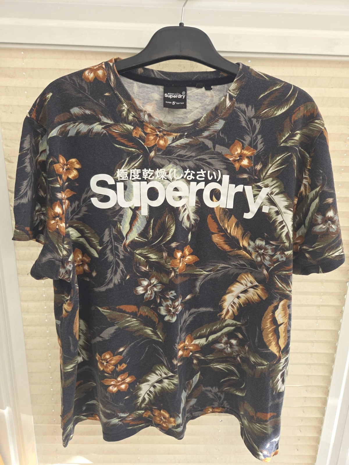 Mens XXXX 4XL Multicolour Superdry Short Sleeve Hawaiian T-Shirt. Good Used Cond
Opens in a new wind