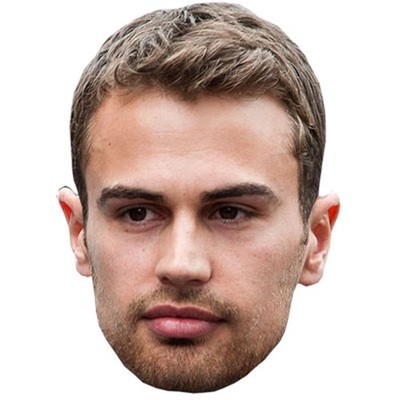Theo James Big Head. Größer als das Leben Maske.
