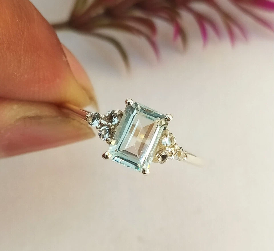 Anillo de compromiso solitario aguamarina corte esmeralda anillo de plata de ley 925 maciza Foto 3 de 4