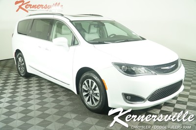 2020 Chrysler Pacifica Touring L Plus FWD V6 Van Navigation Panoramic Sunroof New 2020 Chrysler Pacifica 