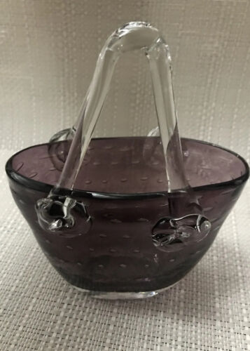 GLASS Ornamental HANDBAG shaped PURPLE Coloured VASE / TABLE CENTRE PIECE 7” In - Afbeelding 1 van 12