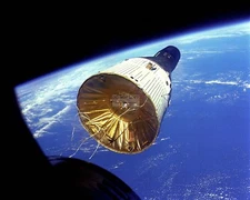 GEMINI 6 VI IN ORBIT AS SEEN FROM GEMINI 7 VII - 8X10 NASA PHOTO (EP-096)