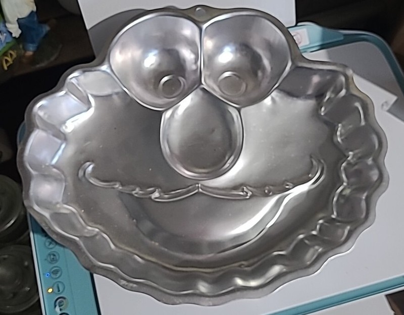 Elmo Face Wilton Cake Pan Retired 2002 Sesame Street EUC