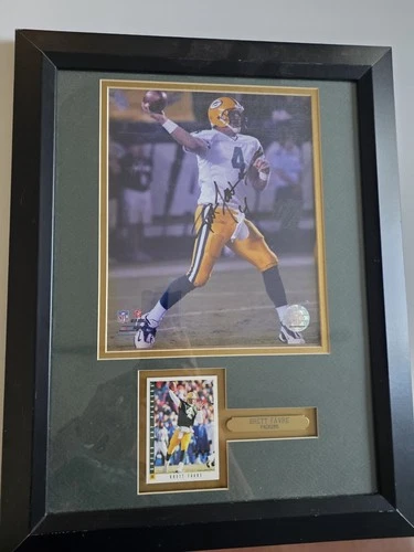 Brett Favre Green Bay Packers Original Framed Signed.  COA included.