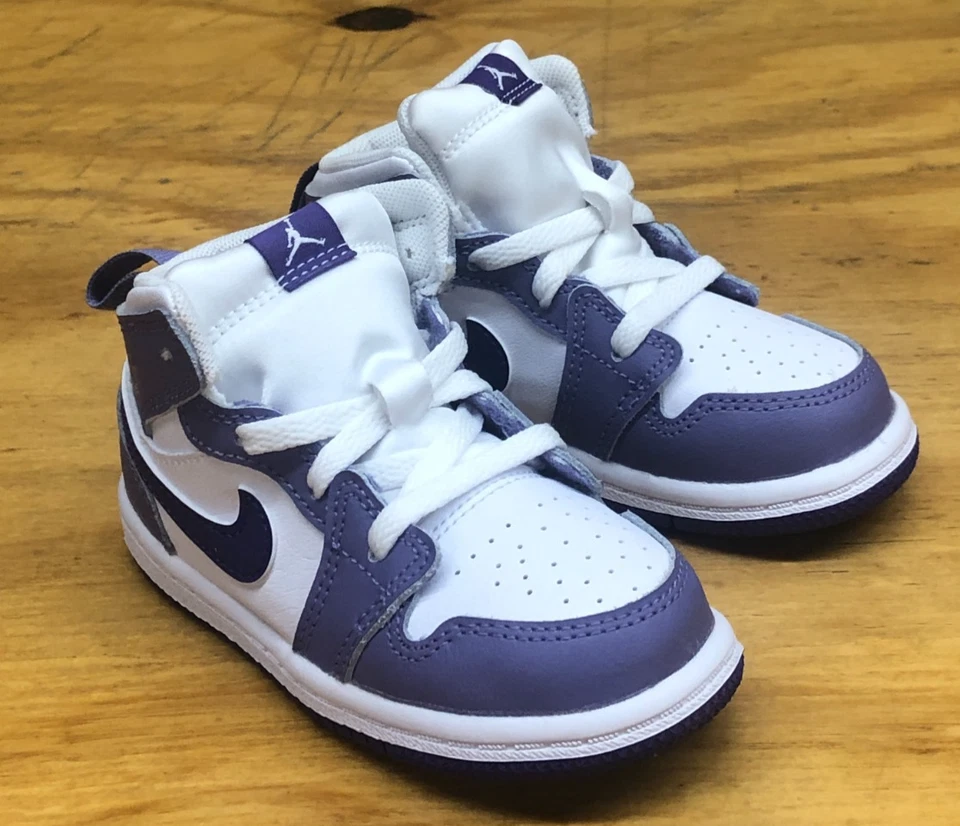 *NUEVO* NIÑOS PEQUEÑOS BEBÉ NIKE AIR JORDAN 1 MID (TD) POLVORIENTO LILA (DQ8425 500) Foto 2 de 4