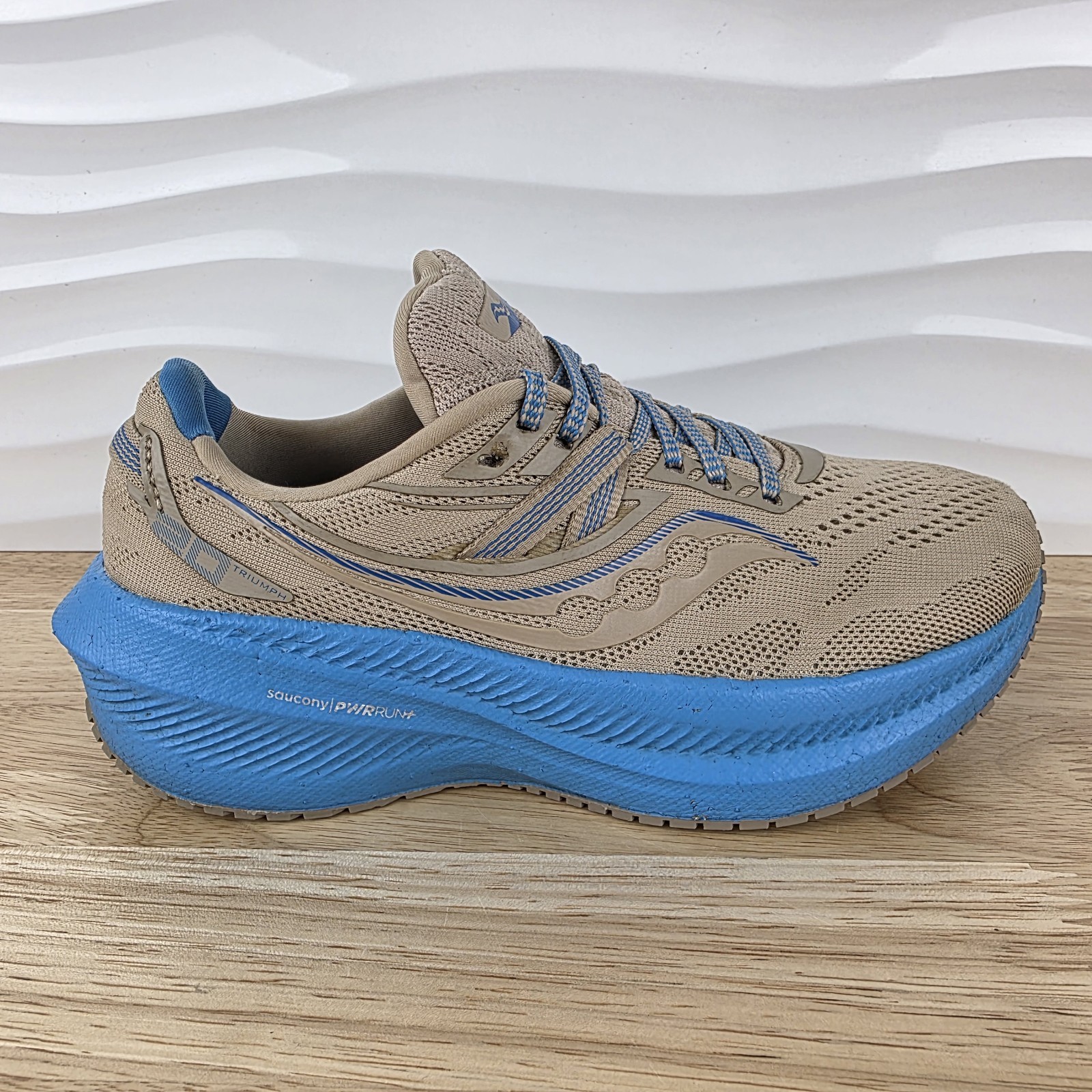 Saucony Triumph 20 Sneakers Womens Size 5.5 Desert Aqua Running Shoes S10759-26