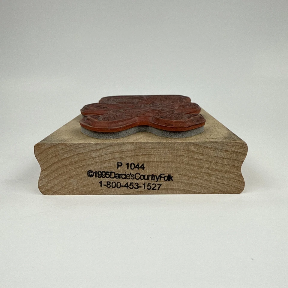 Oso de peluche Darcie's Country Folk en pijama de conejo sello de goma de madera 3”x4” Foto 3 de 4