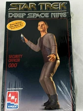 Vintage 1995 Star Trek Deep Space Nine Security Officer Odo Model Kit