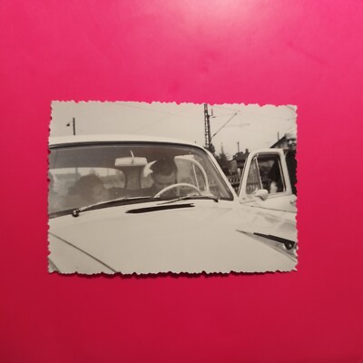 Altes Foto Vintage antik Frau Woman man Mann im Auto Car Oldtimer old Photo art