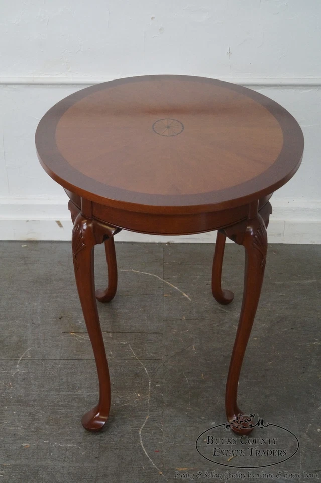 Mesa auxiliar ovalada con incrustaciones de caoba hecha a mano por Alvin Rothenberger Foto 3 de 4