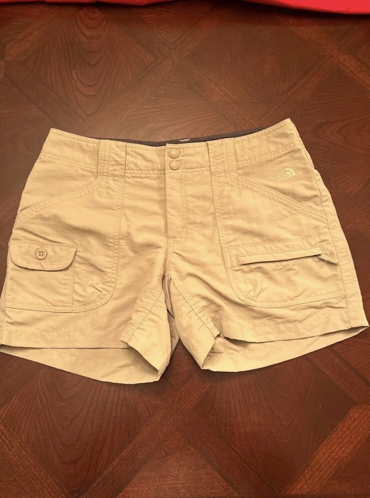 SHORT KHAKI SHORTS SIZE 8 INSEAM 