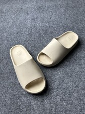 Mens Yeezy Slides Bone Beige Foam Sandals, Size US 7