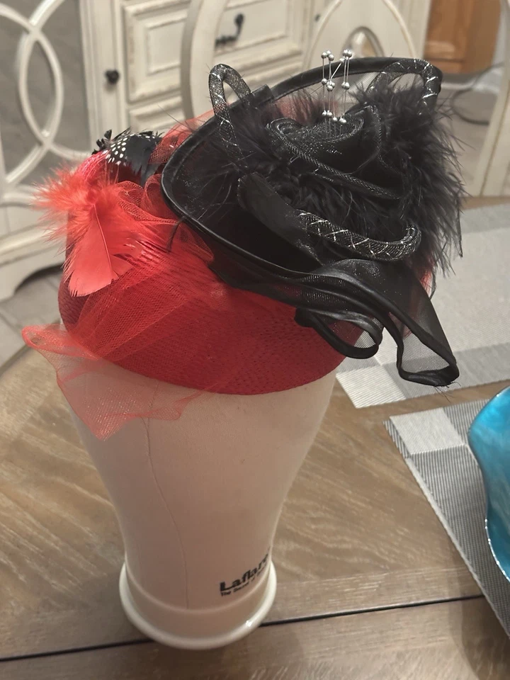 Fascinators Vintage 1950s Red And Black Hat With Flower And Feather - Image 4 of 4