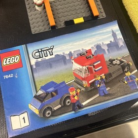 LEGO #7642 Garage &ndash; Complete w Instructions & Minifigs 2009 Retired & Rare!