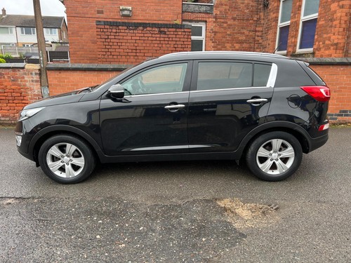 2012 Kia Sportage 1.7CRDi 2WD 2 Black PANORAMIC ROOF - Picture 5 of 16
