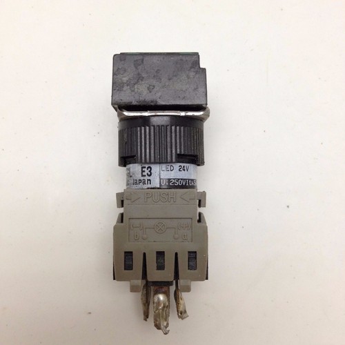 Fuji LED Lamp Command Switch Green 5a 250VAC AH164-TGL #6800 - Picture 5 of 6