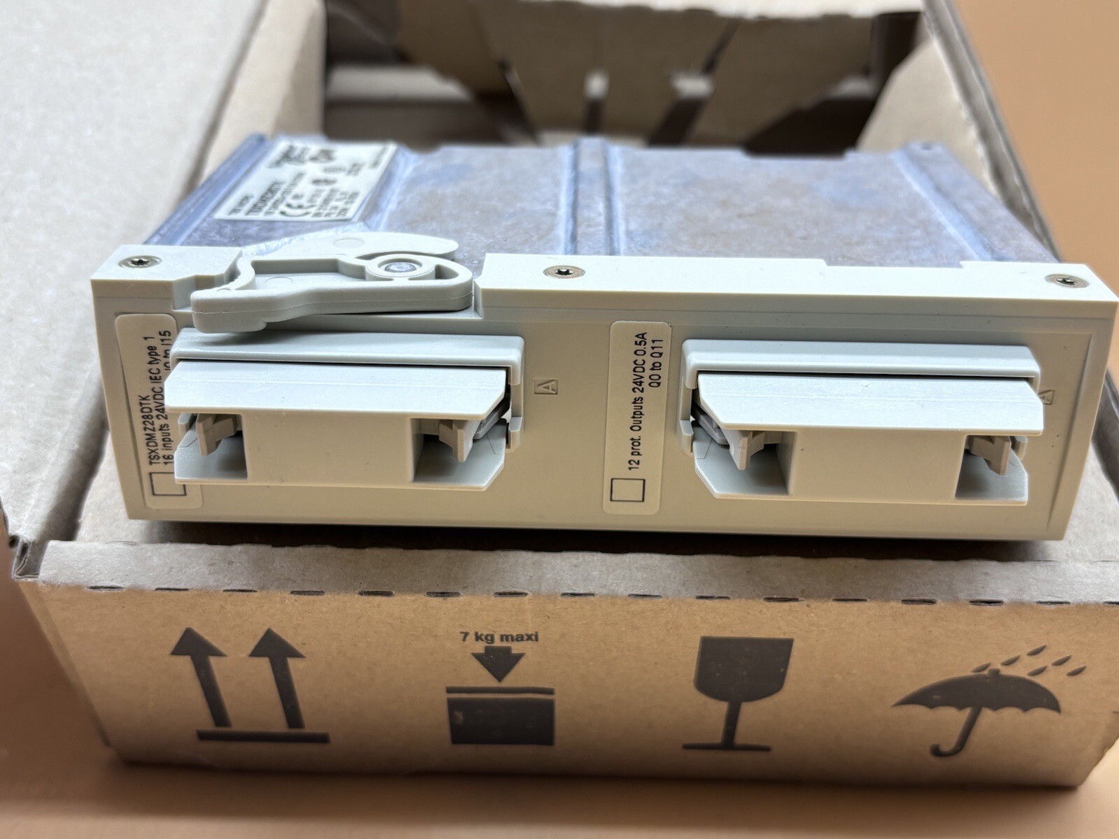 Automate industriel TSXDMZ28DTK Schneider Electric Modicon TSX Micro 24V