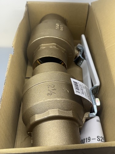 Figure FNWX411CL 2-1/2 in. Brass Full Port Sweat 600# Ball Valve (Brand New)