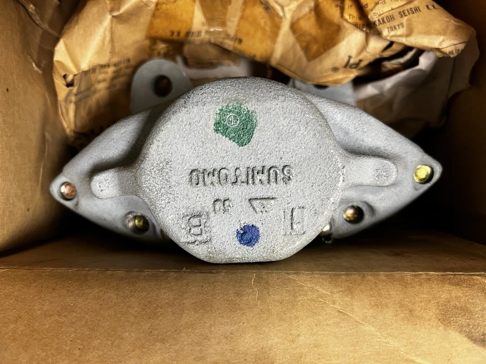 JUEGO PINZAS FRENO DELANTERAS NUEVAS 41011-N4490RE 41010-N7600 240ZX  Foto 3 de 4