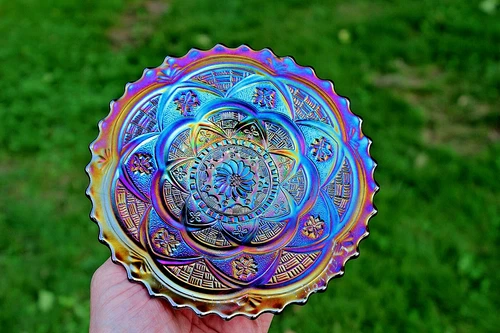 ANTIQUE DUGAN PERSIAN GARDEN CARNIVAL GLASS PLATE - PURPLE