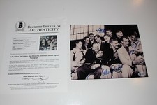 TED LINDSAY ALEX DELVECCHIO J SKINNER L WILSON SIGNED 8X10 PHOTO BECKETT LOA