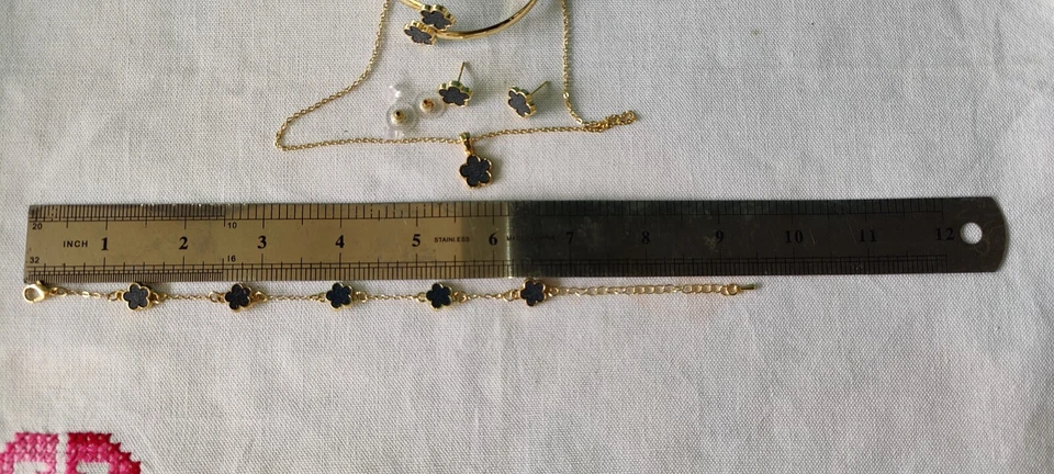 COMPRA UNO Y OBTÉN UNO GRATIS Elegante conjunto de joyas de flores de la suerte de 5 piezas Foto 3 de 4