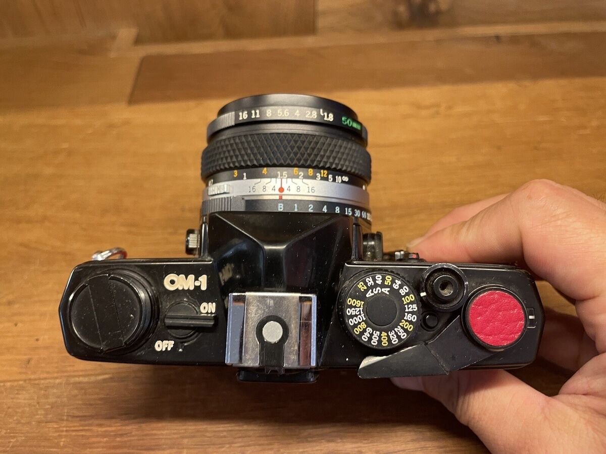 Red Leatherette : Exc+5* Olympus OM-1 MD Black Camera Auto S Red Leatherette : Exc+5* Olympus OM-1 MD Black Camera Auto S