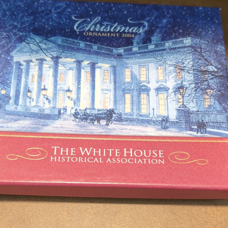 White House Historical Association 2004 Christmas Ornament White House w/ Box
