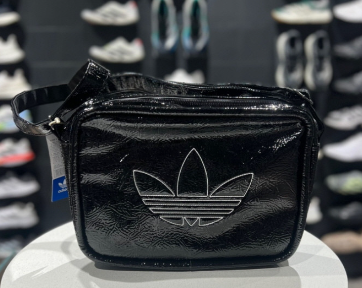adidas Originals Adicolor Premium Airliner Bag Casual Bag