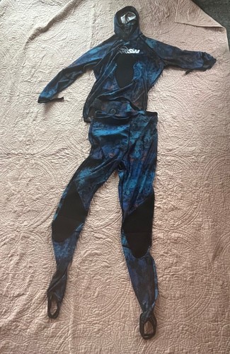 Spear Fishing, nylon suit. size large