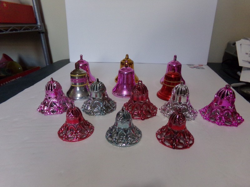 14 VTG BRADFORD PLASTIC MULTI-COLOR PHILGREE & SOLID XMAS BELL ORNAMENTS